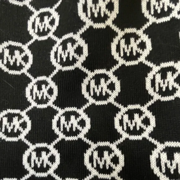 Michael Kors winter scarf - Picture 4 of 6